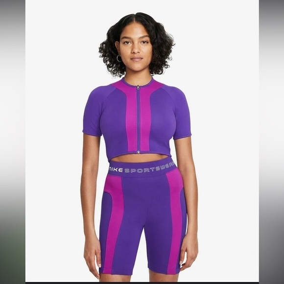Nike sports crop and biker shorts set